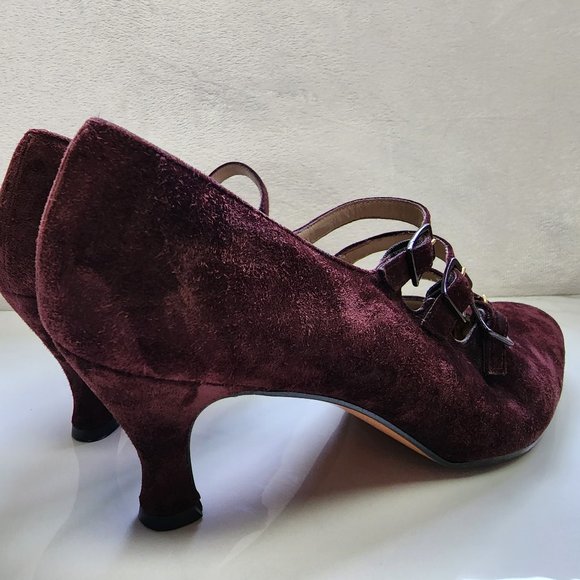 Salvatore Ferragamo Vintage Suede Pumps - Picture 12 of 15